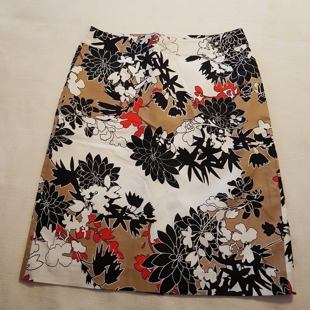Van Heusen Studio women's size 0 skirt floral design